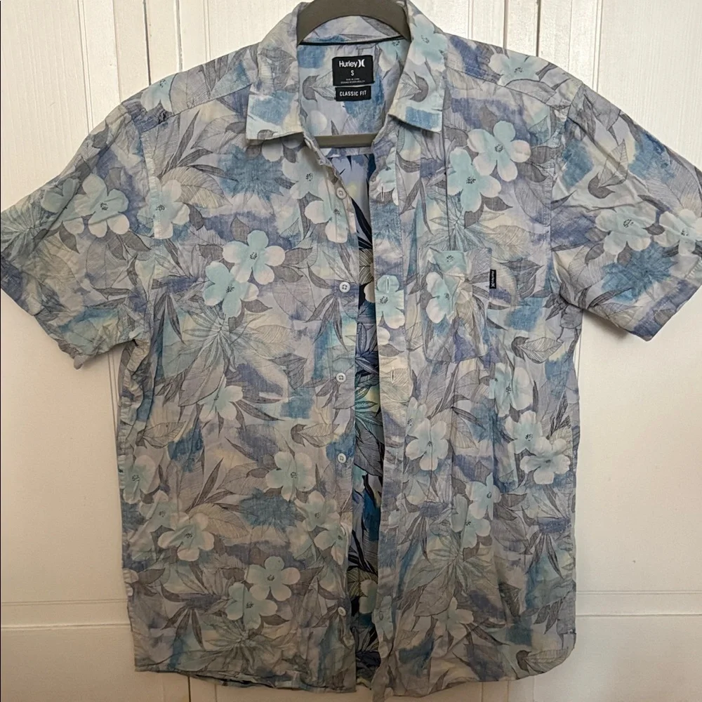 Hurley Light Blue Floral Short-Sleeve Button-Up Mena Shirt Size Small - Picture 1 of 5